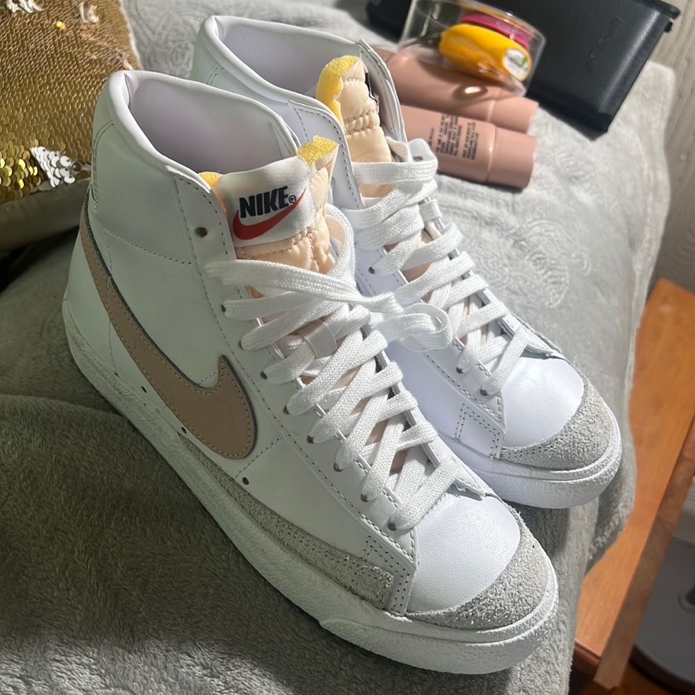 Nike Mid 77’s
